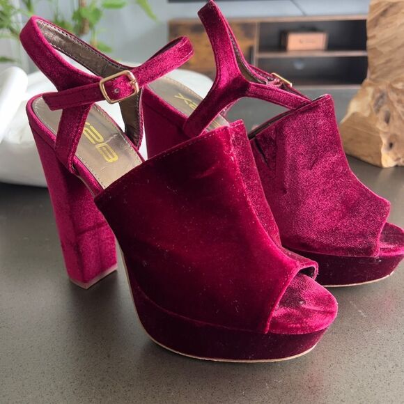 X2B Burgundy Velvet Platform Heels - Size 7.5 - Picture 1 of 8